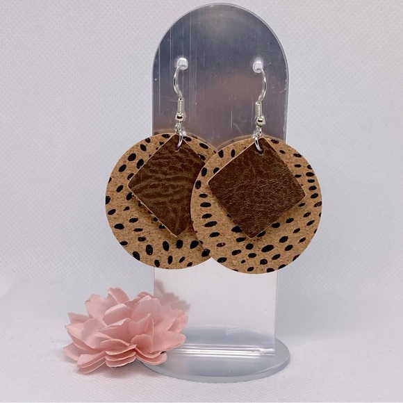 #012 large leopard design leather earrings w/ square - Picture 1 of 1